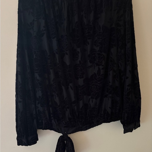 CeCe Black Burnout Velvet Floral Tie-Hem Blouse Size Small - Picture 2 of 4
